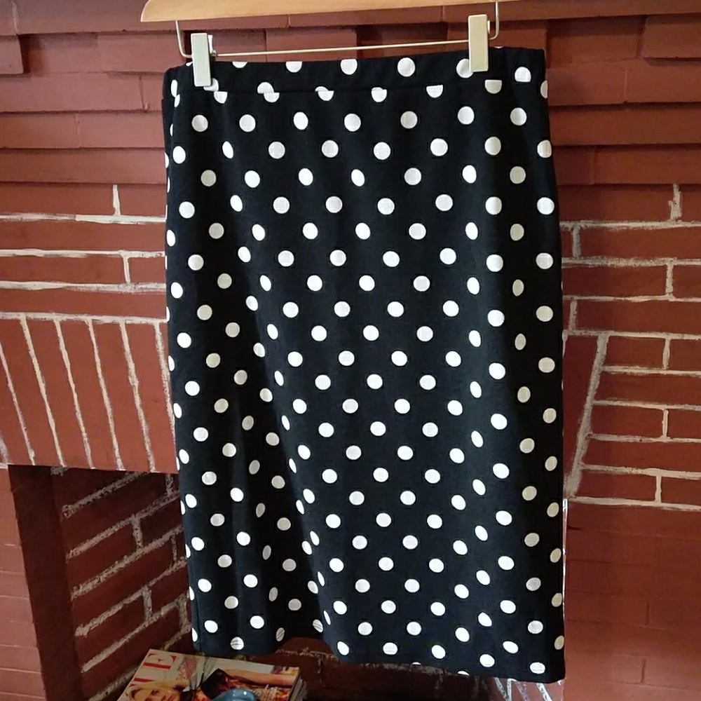 Stretchy pencil skirt polka dots